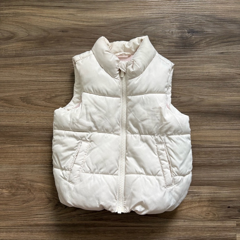 Old Navy Neutral Puffer Vest | Cozy Winter Athleisure
